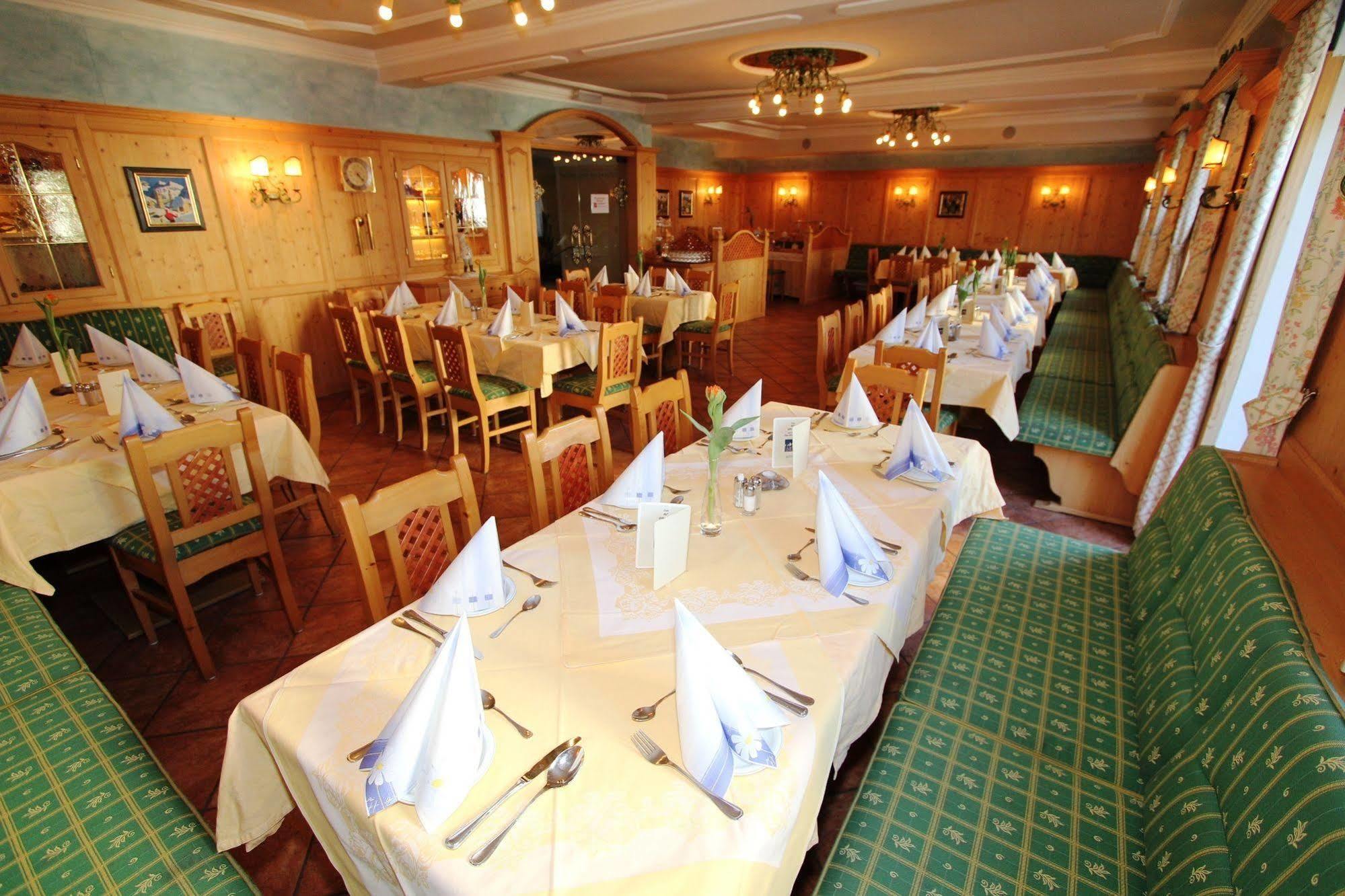 Hotel Goldener Stern Abtenau Kültér fotó